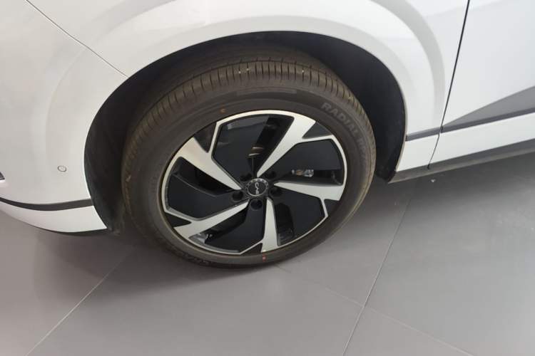 Used BYD Sealion 06 New Energy 2025 Model EV 605 Navigation Pro Edition Left Front Wheel Hub