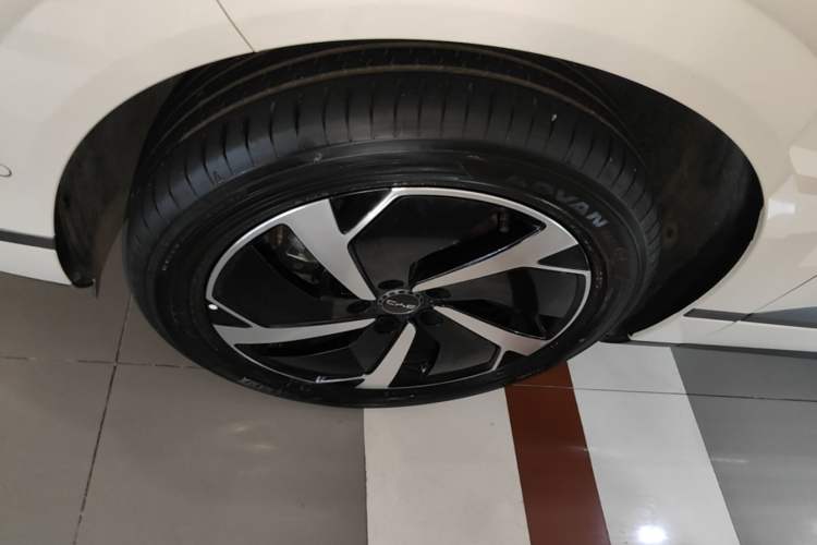 Used BYD Sealion 06 New Energy 2025 Model DM-i 170 Navigation Pro Edition Left Front Wheel Hub