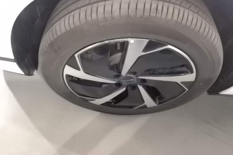 Used BYD Sealion 06 New Energy 2025 Model EV 605 Navigation Pro Edition Left Front Wheel Hub