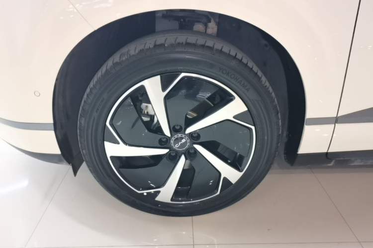 Used BYD Sealion 06 New Energy 2025 Model DM-i 170 Navigation Pro Edition Left Front Wheel Hub