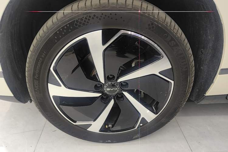 Used BYD Sealion 06 New Energy 2025 Model EV 605 Navigation Pro Edition Left Front Wheel Hub