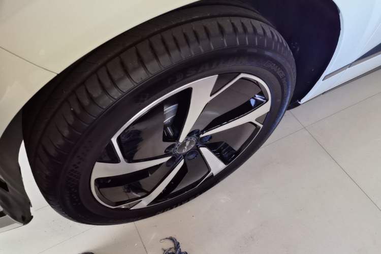 Used BYD Sealion 06 New Energy 2025 Model EV 605 Navigation Pro Edition Left Front Wheel Hub