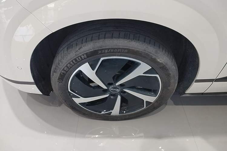 Used BYD Sealion 06 New Energy 2025 Model EV 605 Navigation Plus Edition Left Front Wheel Hub