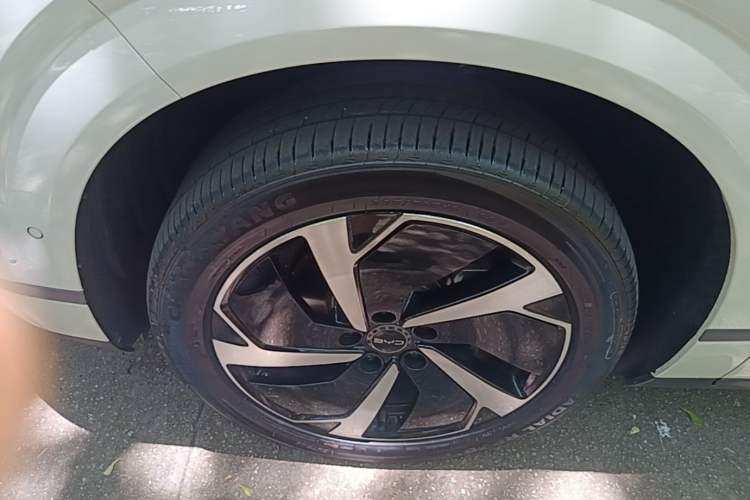Used BYD Sealion 06 New Energy 2025 Model EV 605 Navigation Plus Edition Left Front Wheel Hub