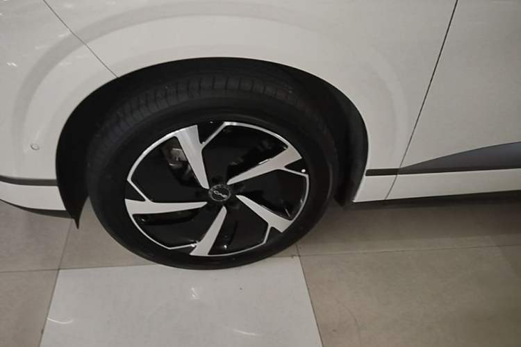 Used BYD Sealion 06 New Energy 2025 Model DM-i 170 Navigation Plus Edition Left Front Wheel Hub