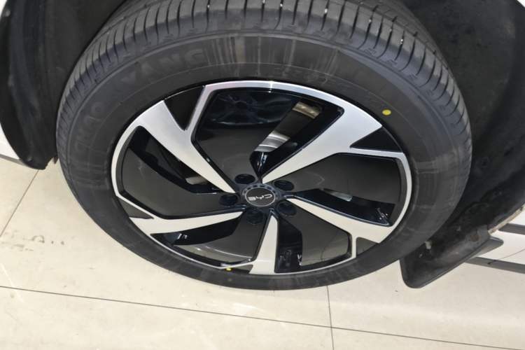 Used BYD Sealion 06 New Energy 2025 Model EV 605 Navigation Pro Edition Left Front Wheel Hub