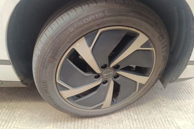 Used BYD Sealion 06 New Energy 2025 Model DM-i 170 Navigation Plus Edition Right Front Wheel Hub