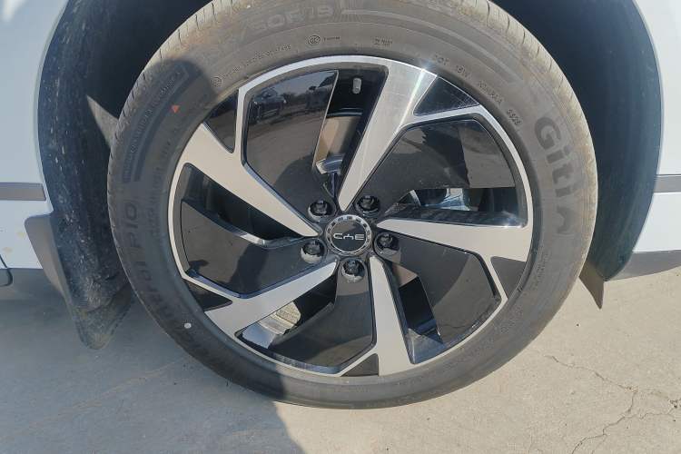 Used BYD Sealion 06 New Energy 2025 Model DM-i 170 Navigation Plus Edition Right Front Wheel Hub