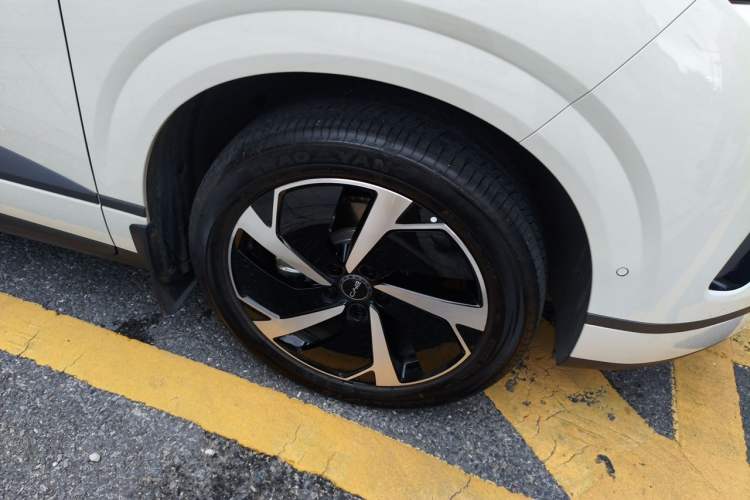 Used BYD Sealion 06 New Energy 2025 Model EV 605 Navigation Plus Edition Right Front Wheel Hub