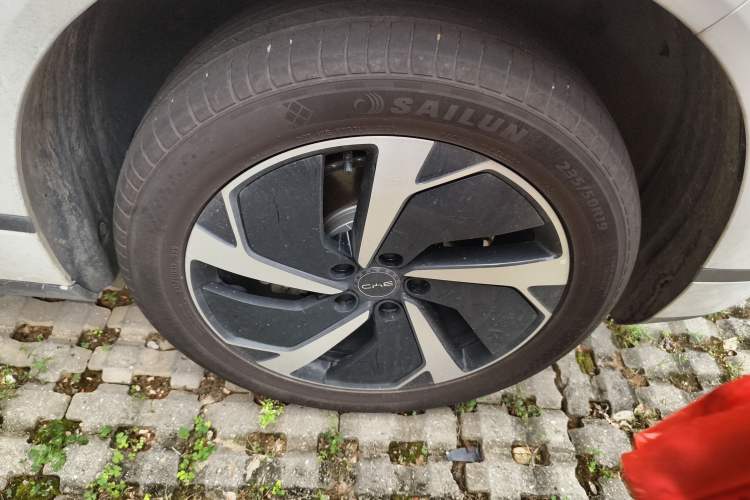 Used BYD Sealion 06 New Energy 2025 Model EV 605 Navigation Pro Edition Right Front Wheel Hub