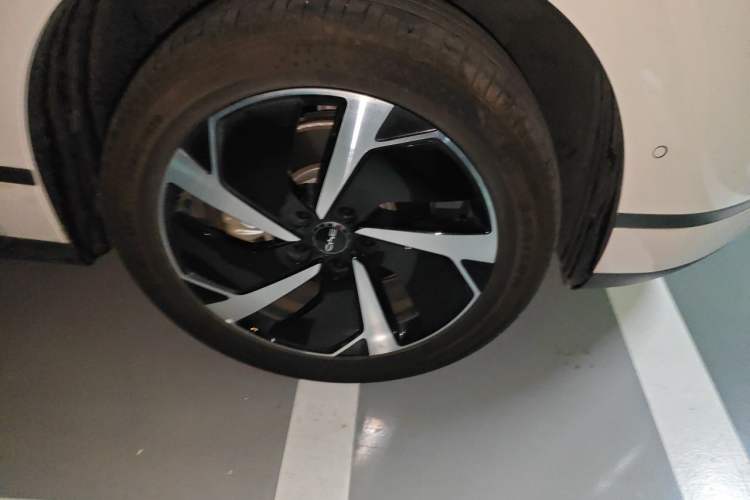Used BYD Sealion 06 New Energy 2025 Model EV 605 Navigation Pro Edition Right Front Wheel Hub