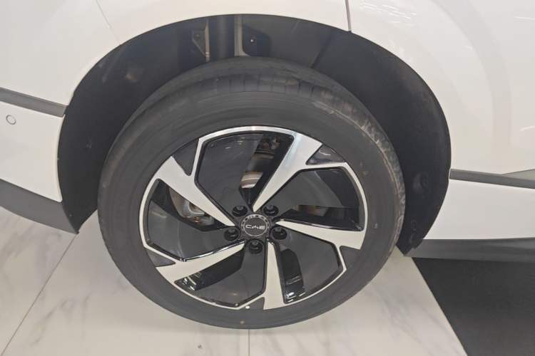 Used BYD Sealion 06 New Energy 2025 Model DM-i 170 Navigation Plus Edition Right Rear Wheel Hub