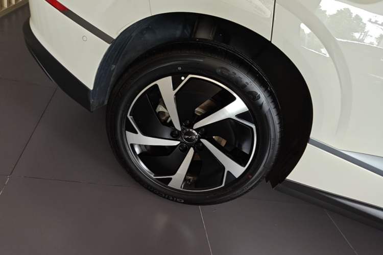 Used BYD Sealion 06 New Energy 2025 Model DM-i 170 Navigation Pro Edition Right Rear Wheel Hub