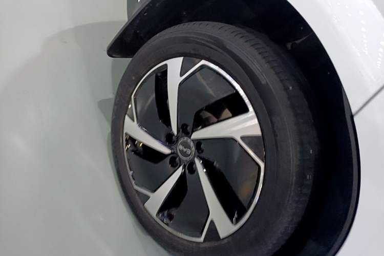 Used BYD Sealion 06 New Energy 2025 Model EV 605 Navigation Plus Edition Right Rear Wheel Hub