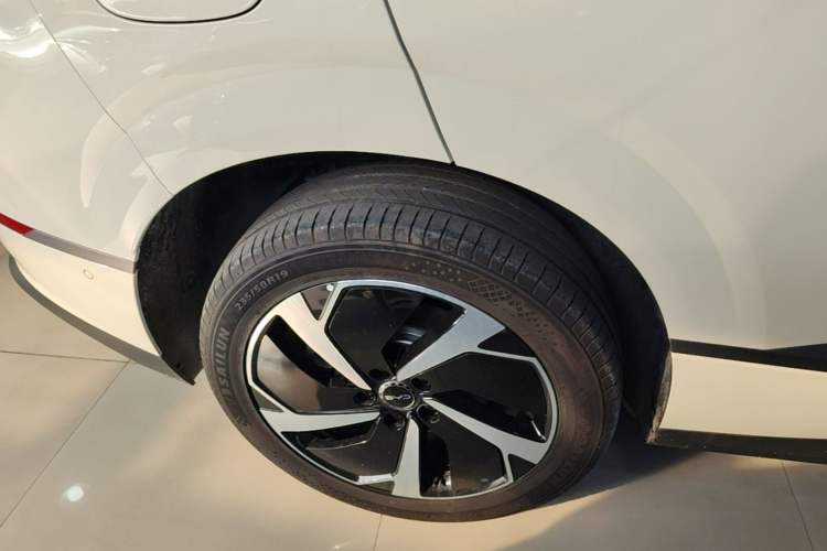 Used BYD Sealion 06 New Energy 2025 Model EV 605 Navigation Plus Edition Right Rear Wheel Hub