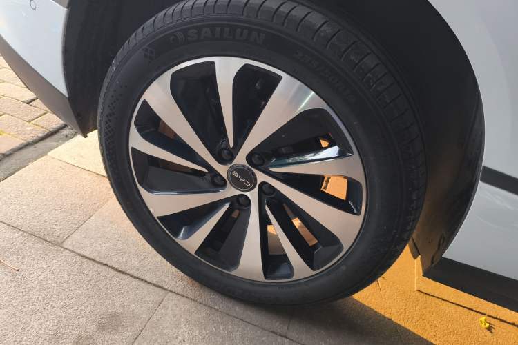 Used BYD Sealion 06 New Energy 2025 Model EV 520 Navigation Edition Right Rear Wheel Hub