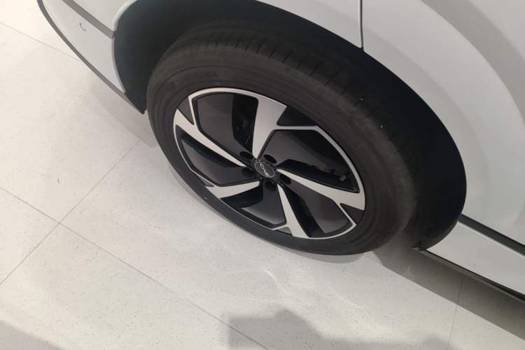 Used BYD Sealion 06 New Energy 2025 Model DM-i 170 Navigation Pro Edition Right Rear Wheel Hub