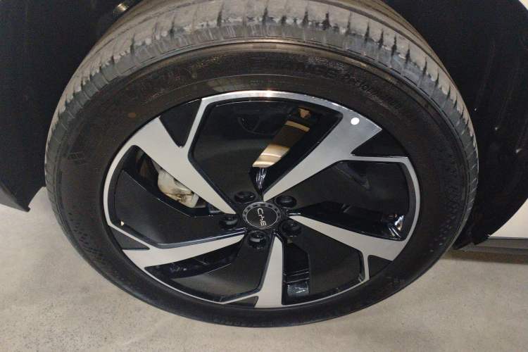 Used BYD Sealion 06 New Energy 2025 Model EV 605 Navigation Pro Edition Right Rear Wheel Hub