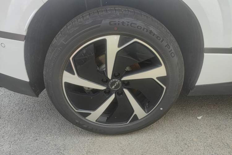 Used BYD Sealion 06 New Energy 2025 Model DM-i 170 Navigation Plus Edition Right Rear Wheel Hub