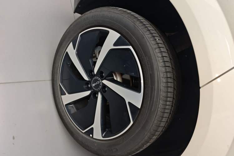 Used BYD Sealion 06 New Energy 2025 Model EV 605 Navigation Plus Edition Right Rear Wheel Hub