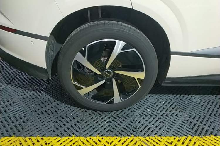 Used BYD Sealion 06 New Energy 2025 Model DM-i 170 Navigation Plus Edition Right Rear Wheel Hub