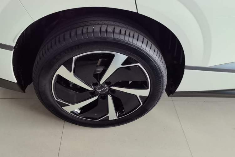 Used BYD Sealion 06 New Energy 2025 Model EV 605 Navigation Pro Edition Right Rear Wheel Hub