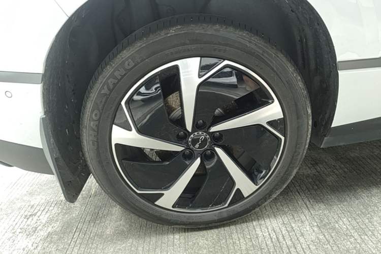 Used BYD Sealion 06 New Energy 2025 Model EV 605 Navigation Pro Edition Right Rear Wheel Hub
