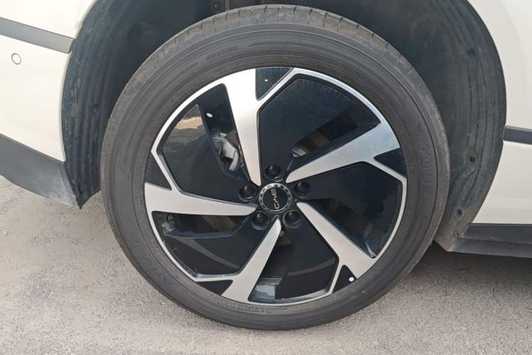 Used BYD Sealion 06 New Energy 2025 Model DM-i 170 Navigation Pro Edition Right Rear Wheel Hub