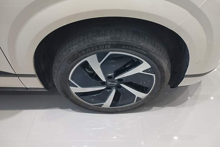 Used BYD Sealion 06 New Energy 2025 Model EV 605 Navigation Plus Edition Right Rear Wheel Hub