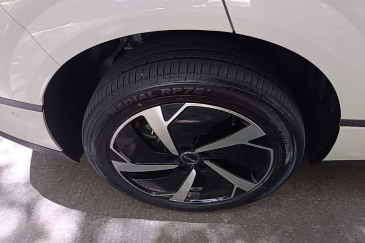 Used BYD Sealion 06 New Energy 2025 Model EV 605 Navigation Plus Edition Right Rear Wheel Hub