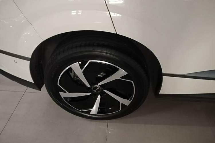 Used BYD Sealion 06 New Energy 2025 Model DM-i 170 Navigation Plus Edition Right Rear Wheel Hub
