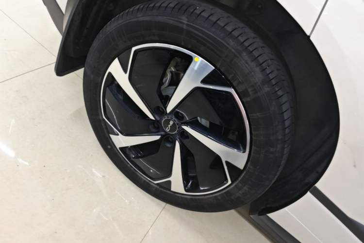 Used BYD Sealion 06 New Energy 2025 Model EV 605 Navigation Pro Edition Right Rear Wheel Hub