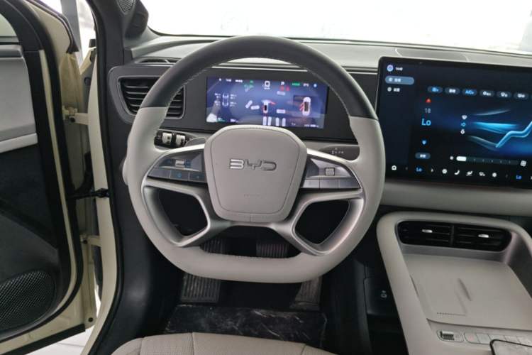 Used BYD Sealion 06 New Energy 2025 Model EV 605 Navigation Pro Edition Steering Wheel