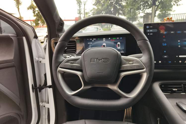 Used BYD Sealion 06 New Energy 2025 Model EV 605 Navigation Pro Edition Steering Wheel
