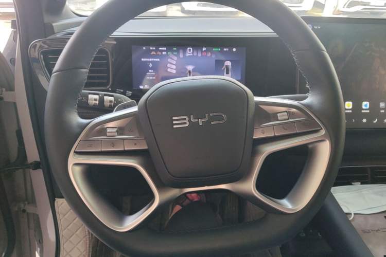 Used BYD Sealion 06 New Energy 2025 Model EV 605 Navigation Pro Edition Steering Wheel