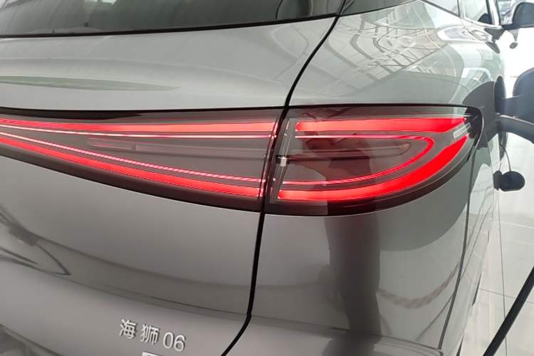 Used BYD Sealion 06 New Energy 2026 EV 710 Long-Range Edition Right Rear Taillight