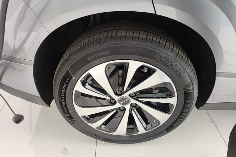 Used BYD Sealion 06 New Energy 2026 EV 710 Long-Range Edition Right Rear Wheel Hub