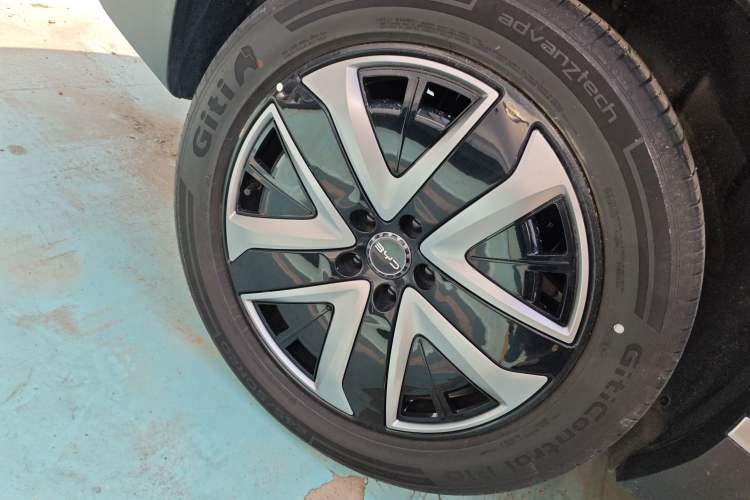 Used BYD Sealion 07 DM-i 2025 150 Flagship+ Edition Right Rear Wheel Hub