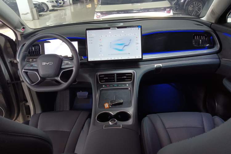 Used BYD Sealion 07 DM-i 2025 150 Flagship+ Edition Center Console