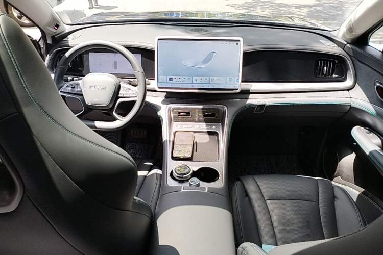 Used BYD Sealion 07 DM-i 2025 150 Flagship+ Edition Center Console