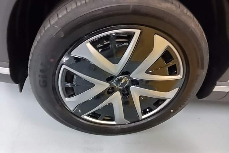 Used BYD Sealion 07 DM-i 2025 150 Flagship+ Edition Left Front Wheel Hub