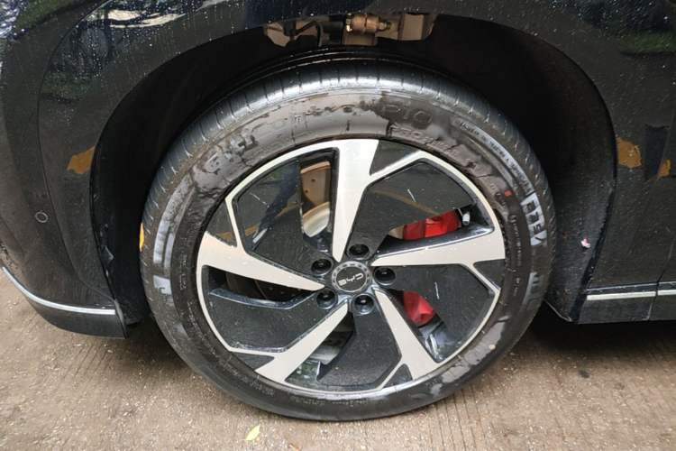 Used BYD Sealion 07 EV 2024 610 Long-Range Version Left Front Wheel Hub