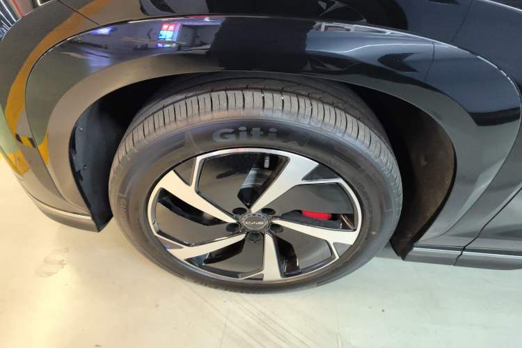 Used BYD Sealion 07 EV 2024 610 Long-Range Version Left Front Wheel Hub