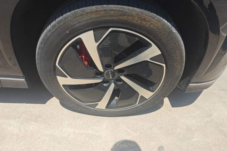 Used BYD Sealion 07 EV 2024 610 Zhihang Edition Right Front Wheel Hub
