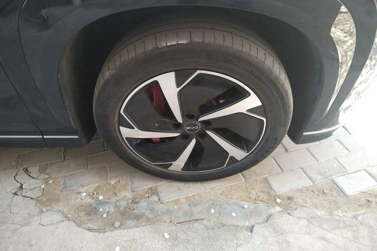 Used BYD Sealion 07 EV 2024 610 Zhihang Edition Right Front Wheel Hub