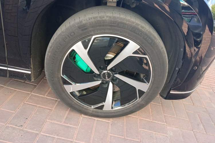 Used BYD Sealion 07 EV 2024 610 Zhihang Edition Right Front Wheel Hub