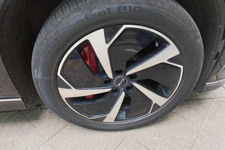 Used BYD Sealion 07 EV 2024 610 Zhihang Edition Right Front Wheel Hub