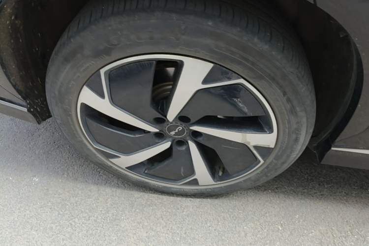 Used BYD Sealion 07 EV 2024 610 Zhihang Edition Right Rear Wheel Hub