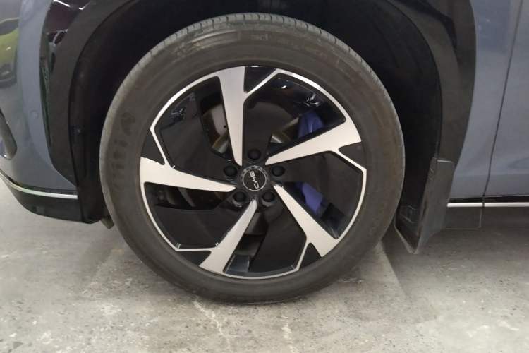 Used BYD Sealion 07 EV 2024 610 Long-Range Version Left Front Wheel Hub