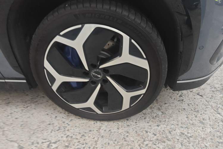 Used BYD Sealion 07 EV 2024 550 All-Wheel-Drive Smart Navigation Version Right Front Wheel Hub